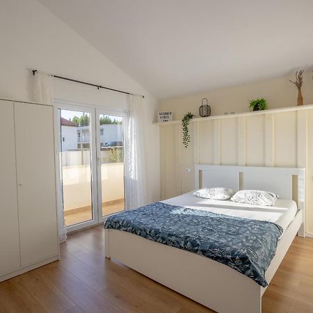 Ferienwohnung Apartman Rojo Omiš Exterior foto